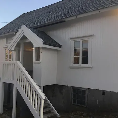 Nyaraló Landkarsbua Sørvågen